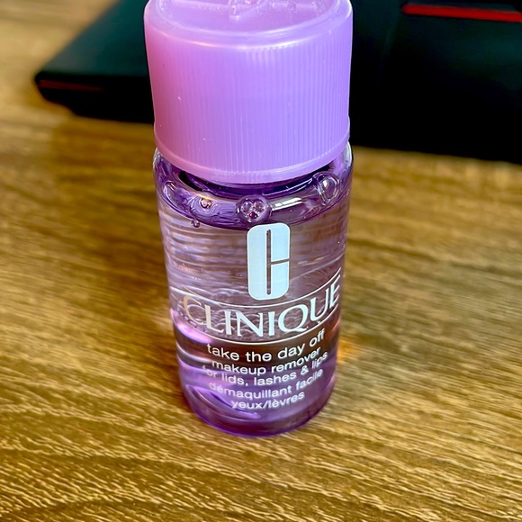 Clinique Other - Gift With Purchase - Add on to any $20+ order ☺️